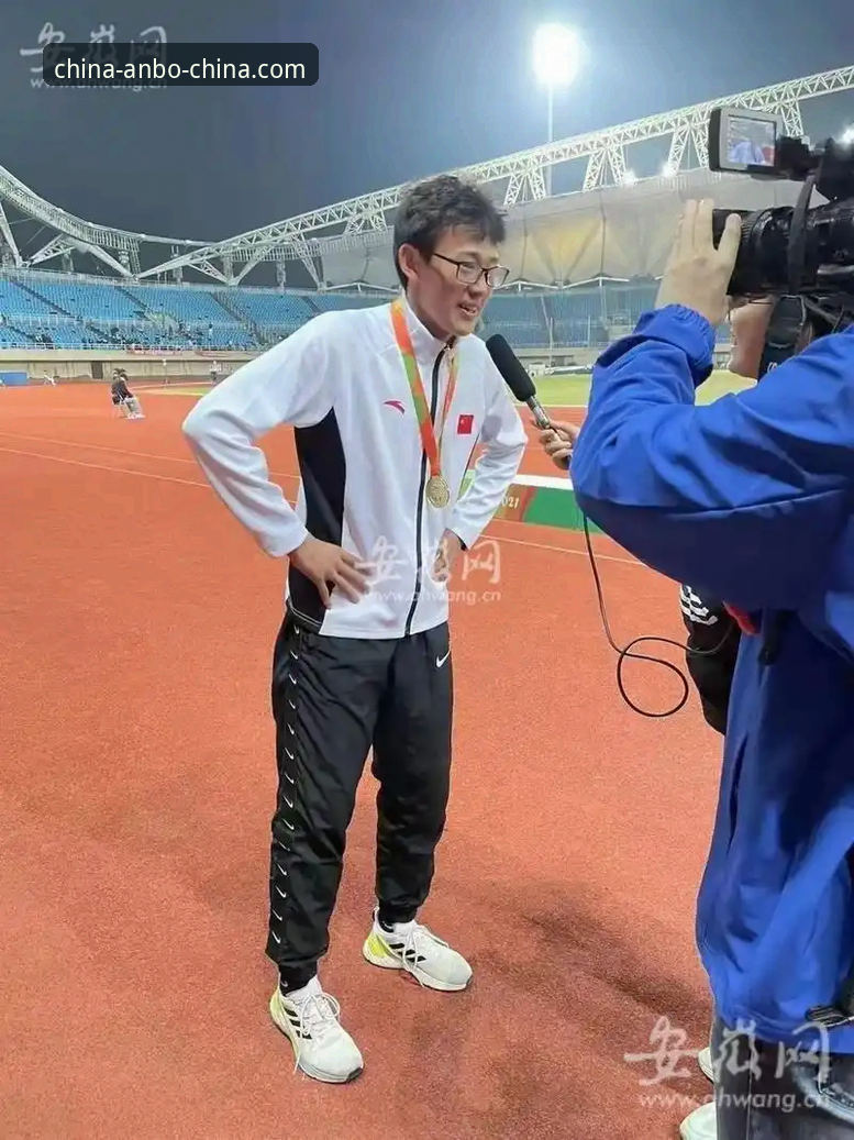 匈牙利站惊险逆转：德比斯最后一圈连超两人夺冠全解析
